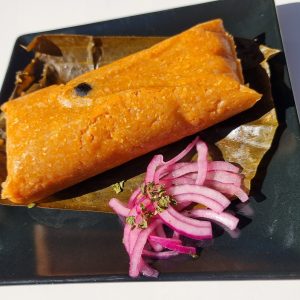 TAMALES DE POLLO/CERDO DE LA CASA